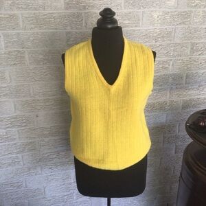 Crazy Horse vintage women’s v- neck lambs wool yellow pullover sweater large